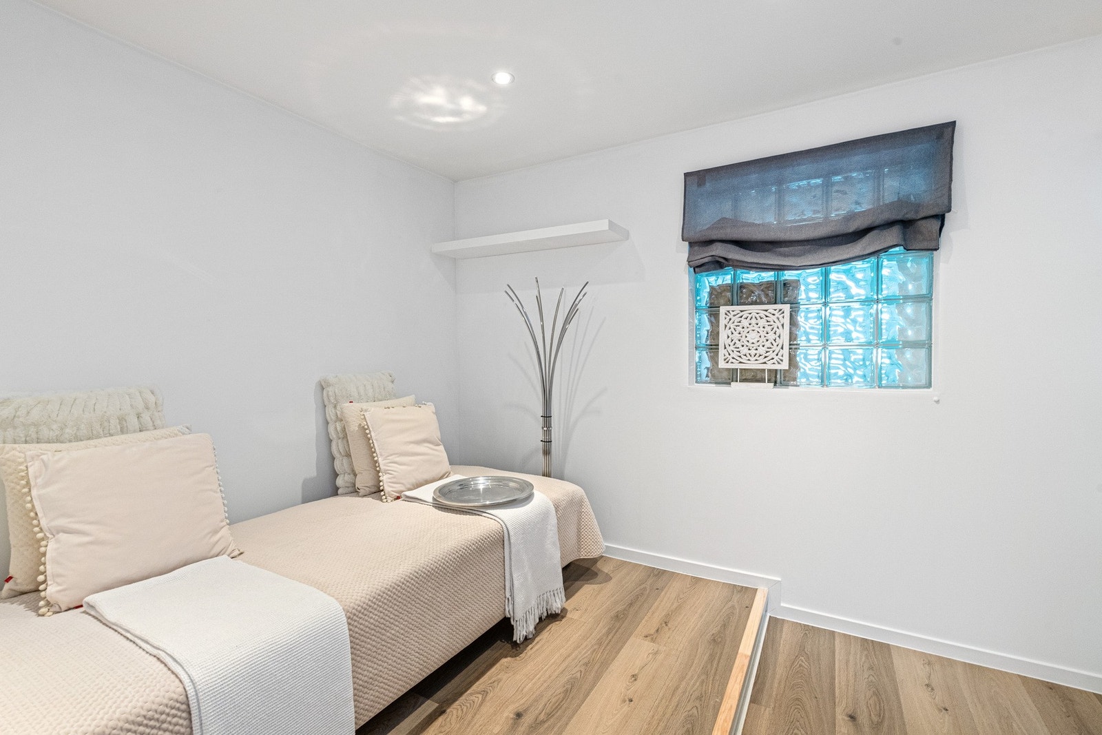 Bruken som ekstra soverom eller hjemmekontor gir fleksibilitet i hverdagen og kan enkelt tilpasses behov. Galleribilde