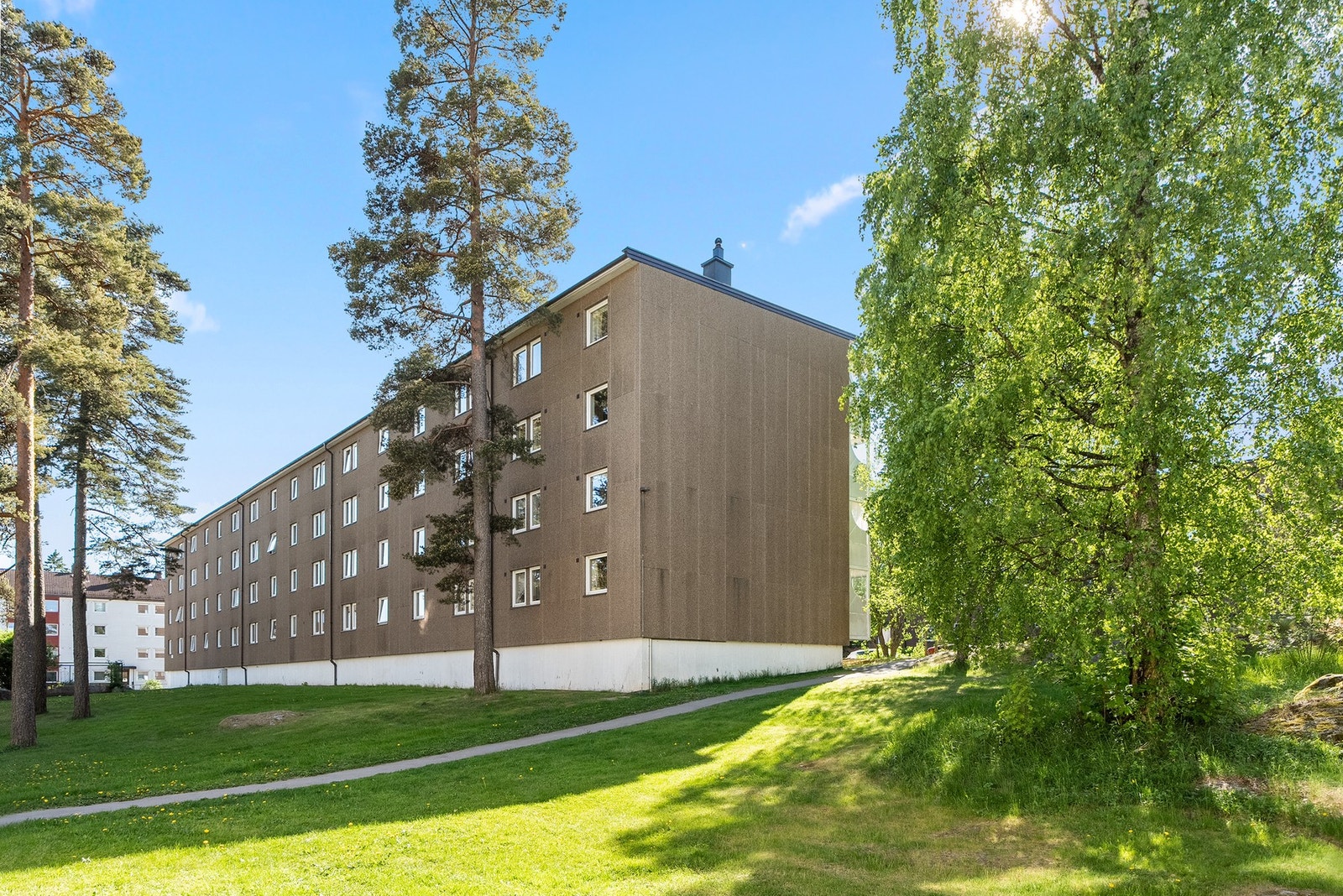 Fine grøntområder rundt blokken. Galleribilde