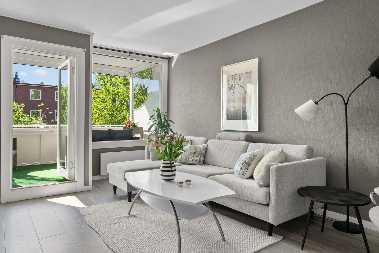 Vinduene og balkongdøren i boligen ble skiftet i regi av borettslaget i 2016. Galleribilde