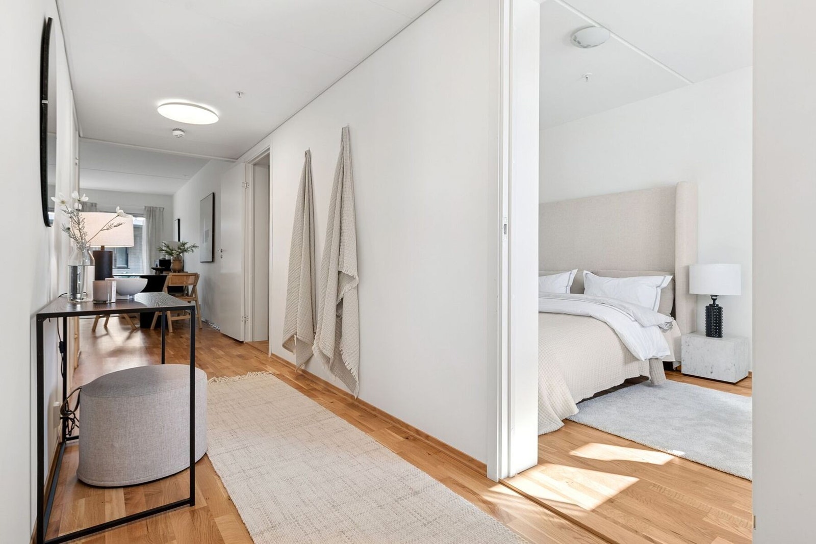 Soverommene ligger samlet, praktisk plassert i tilknytning til entréen Galleribilde
