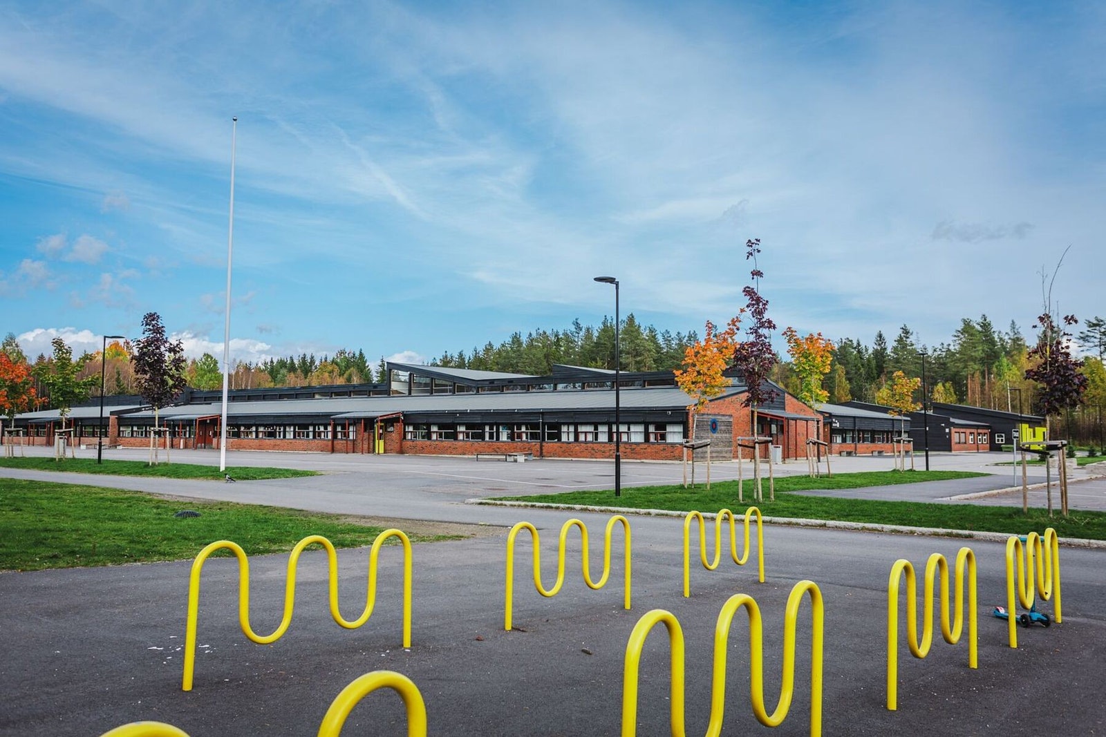 Det er også gang- og sykkelavstand til skoler i alle trinn og flere barnehager fra boligen. Her vises Preståsen barneskole. Galleribilde