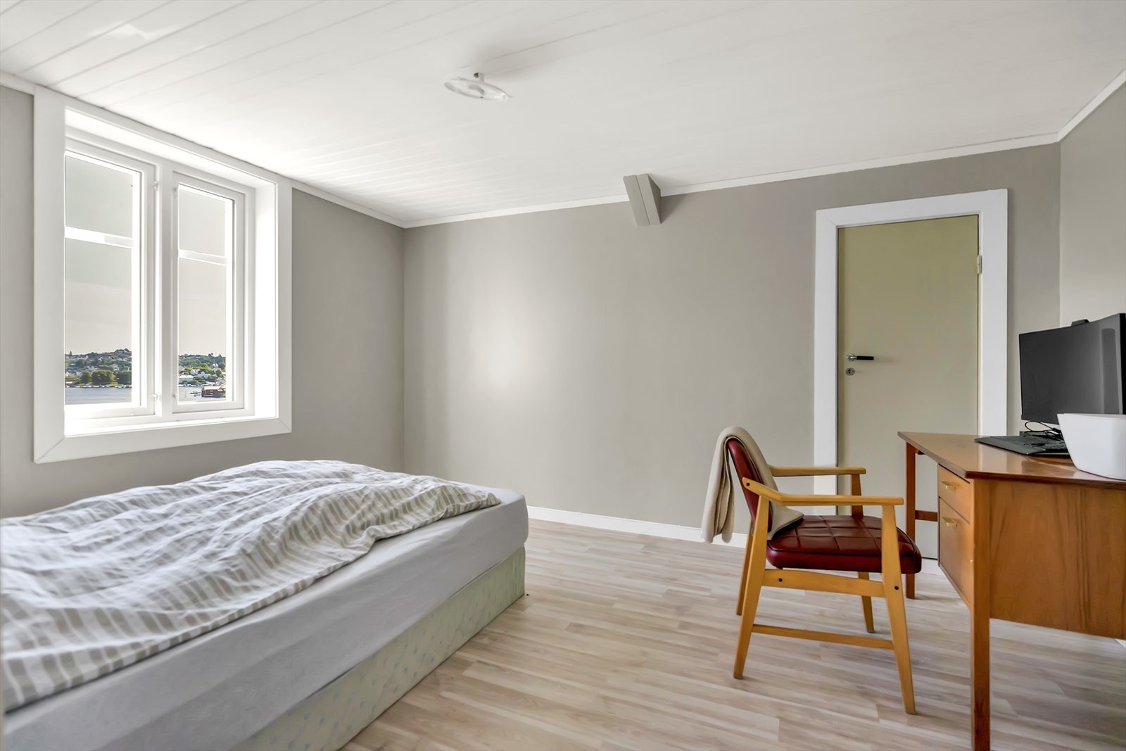 Romslig soverom. Galleribilde