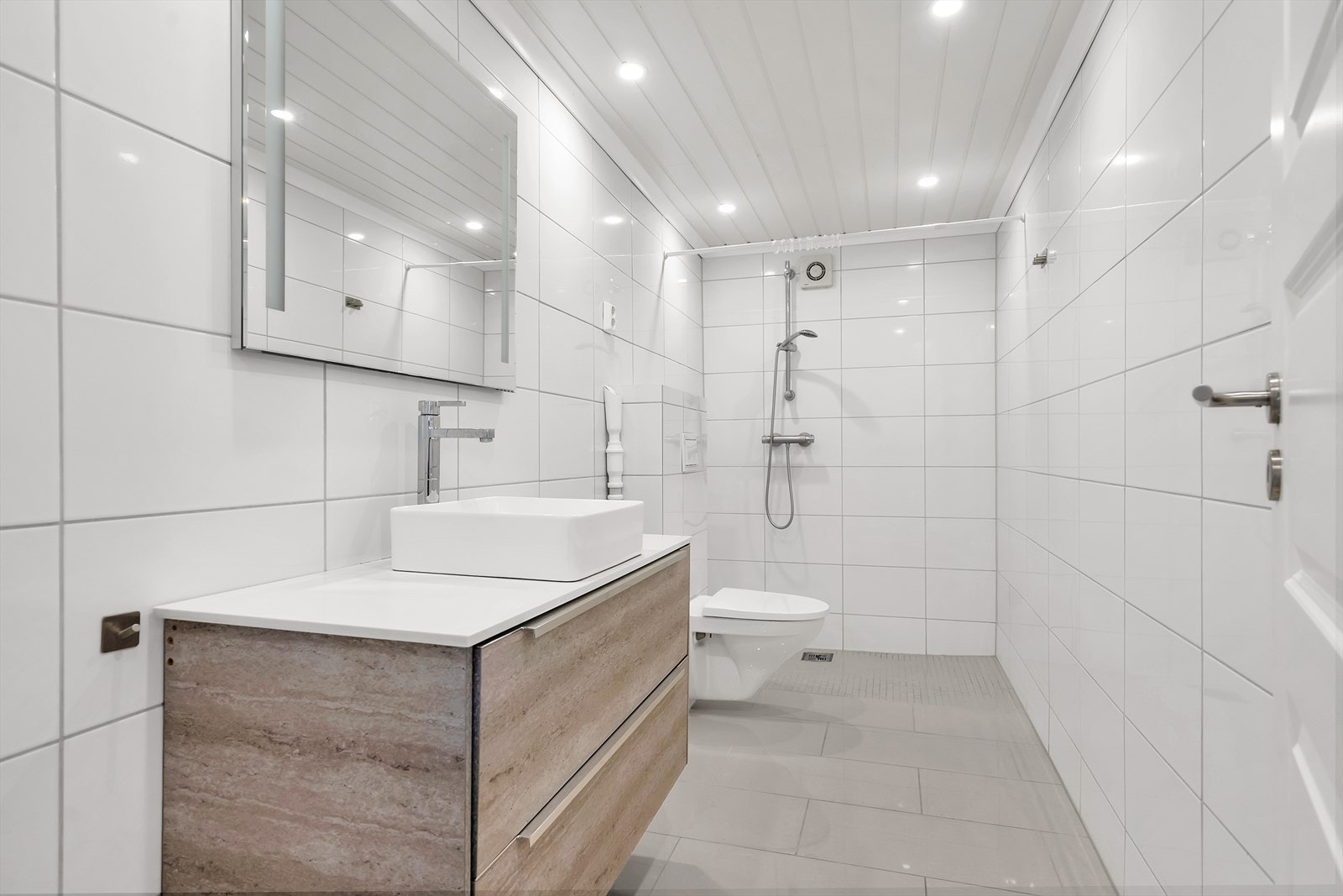 Flislagt bad fra 2019 i lekker utførelse. Galleribilde