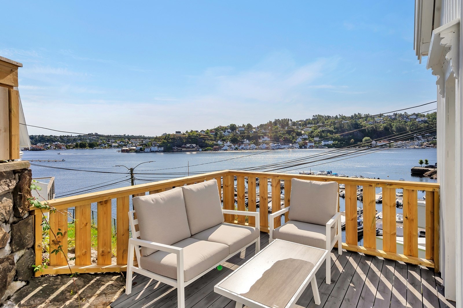 En innholdsrik enebolig med hybelleilighet og flott utsikt over byfjorden og Hisøy! Galleribilde