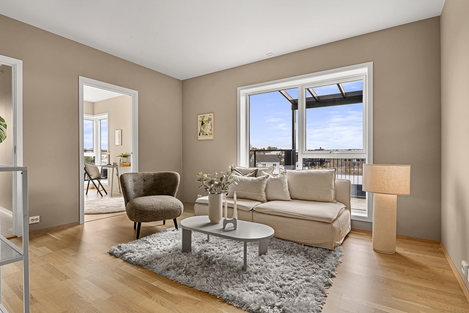 Fra entreen kommer du til en forstue. Perfekt om en ønsker å trekke seg unna! Galleribilde