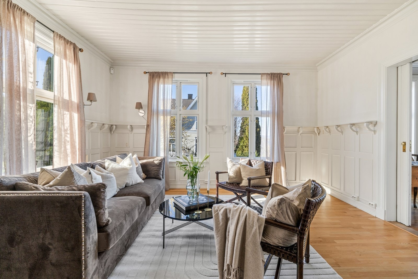 Her er det fint plass til sofaløsning med tilhørende møblement. Galleribilde