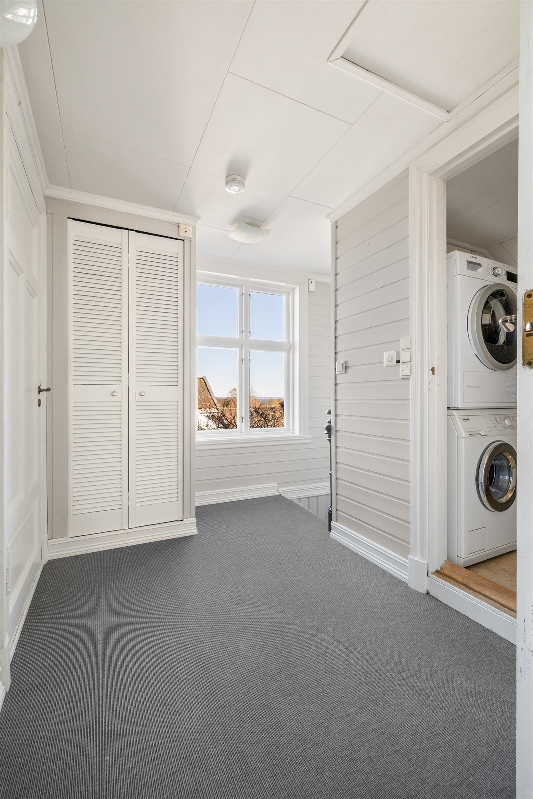 Fra trapperommet er det adkomst til vaskerommet. Galleribilde