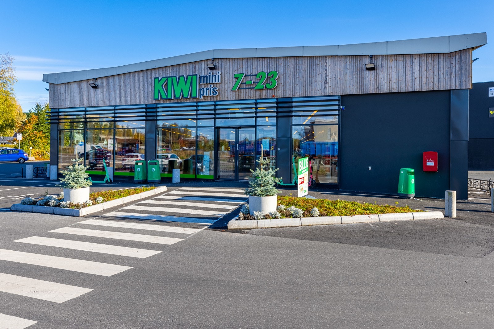 Kort vei til dagligvare. Kiwi-butikk på Kjeller. Galleribilde