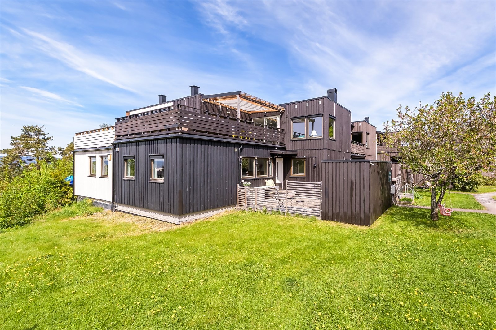 Marita Husum Nilsen v/Nordvik Bolig har gleden av å presentere Larsbråtveien 245! Galleribilde