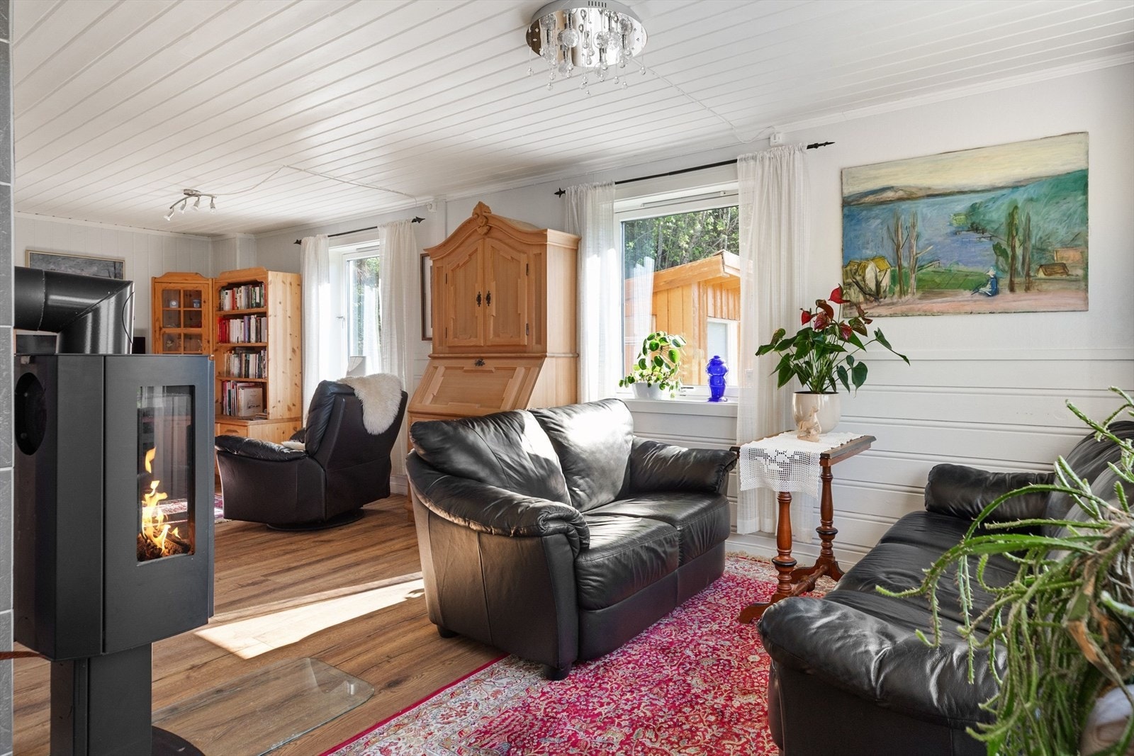 Det store rommet byr å utmerket møbleringfrihet. Galleribilde