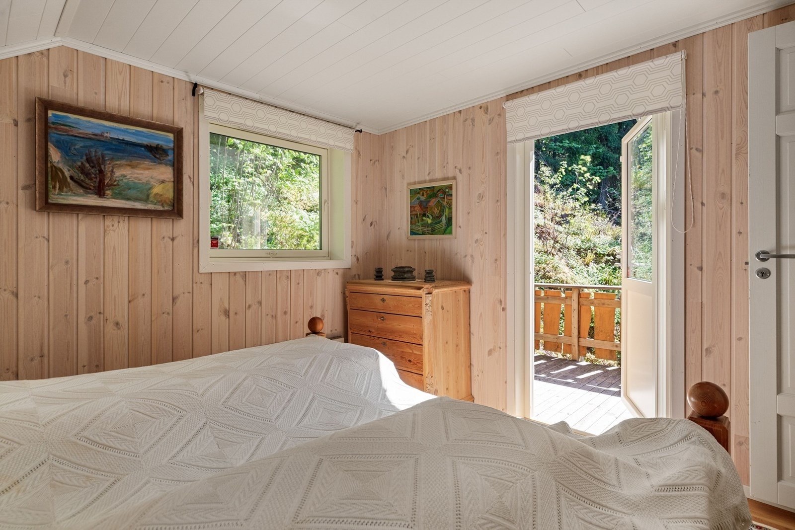 Fra hovedsoverommet er det utgang til en luftebalkong på ca. 8m². Galleribilde