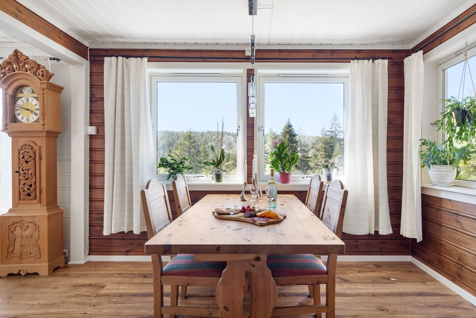 Her ligger alt til rette for å samle familien til hyggelige måltider. Galleribilde