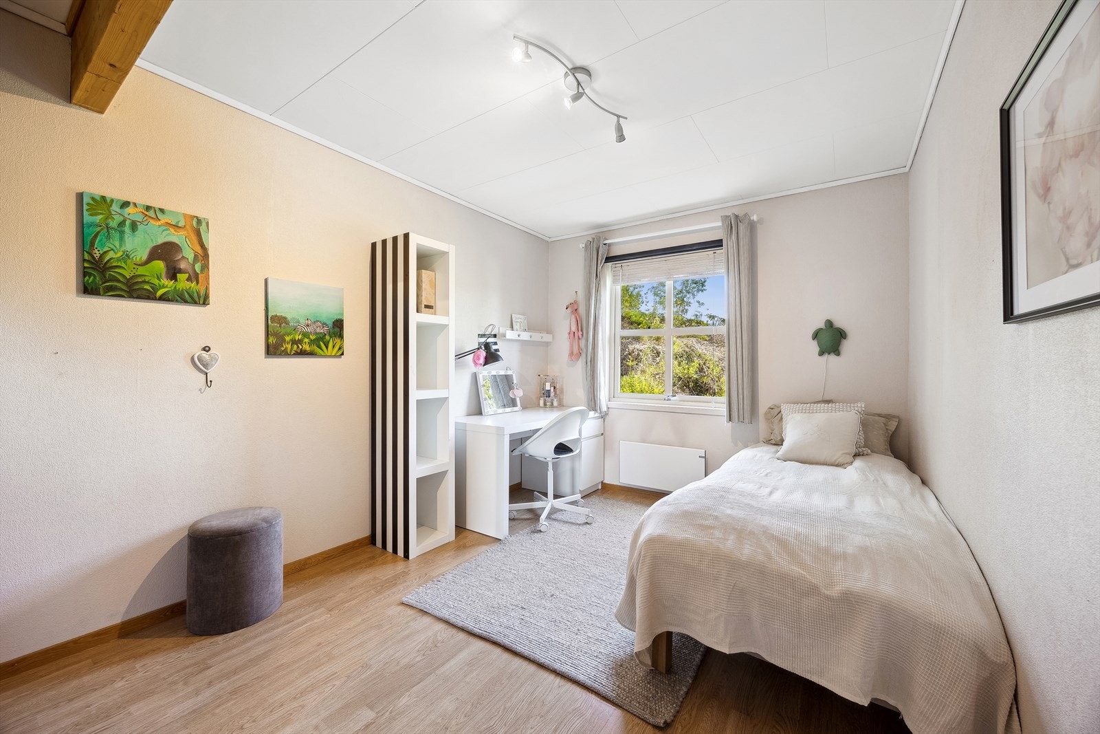 Soverom 2 har god størrelse og brukes i dag som barnerom. Galleribilde