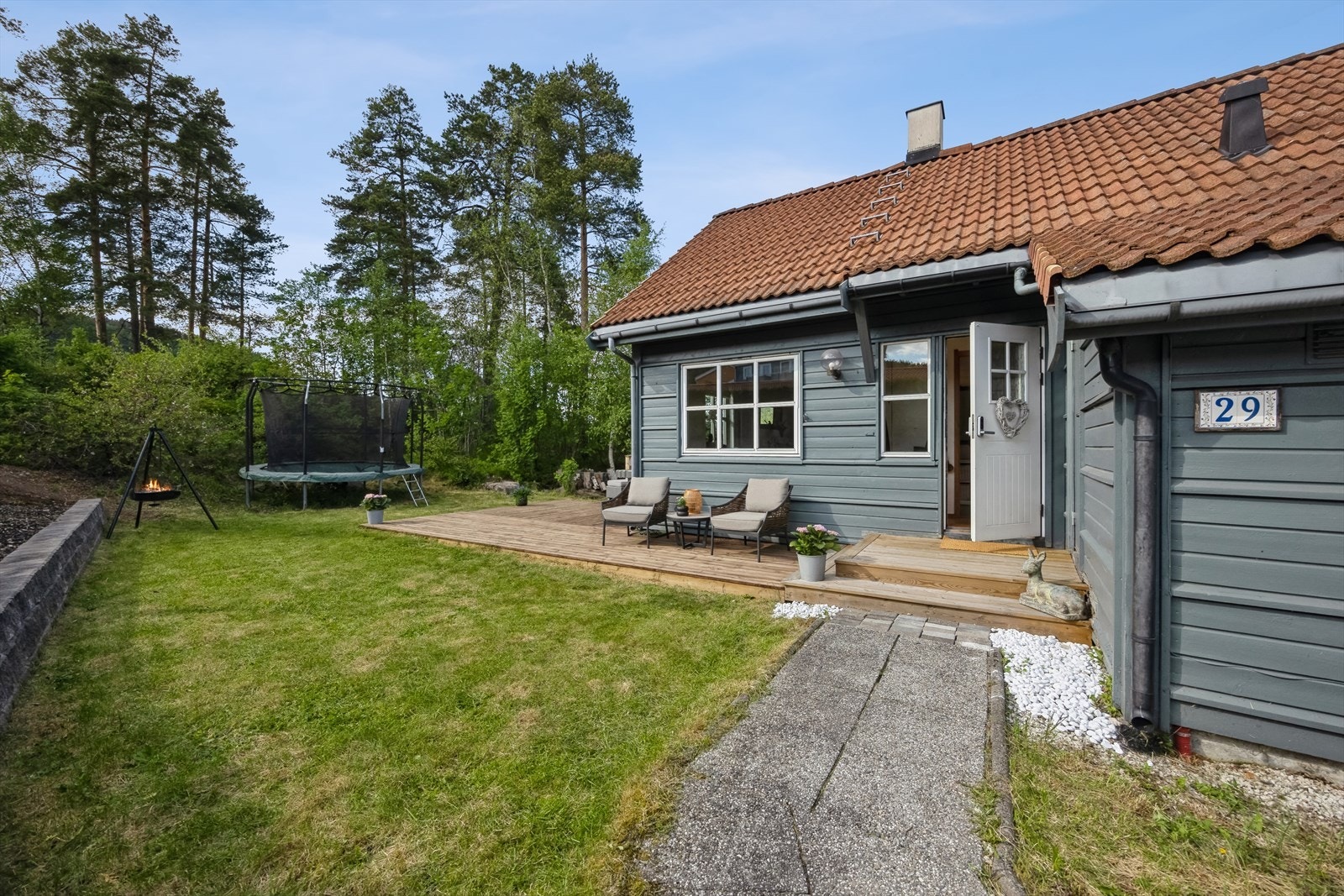 Hagen er ideell for barnefamilier med god plass til lek og uteaktiviteter. Galleribilde