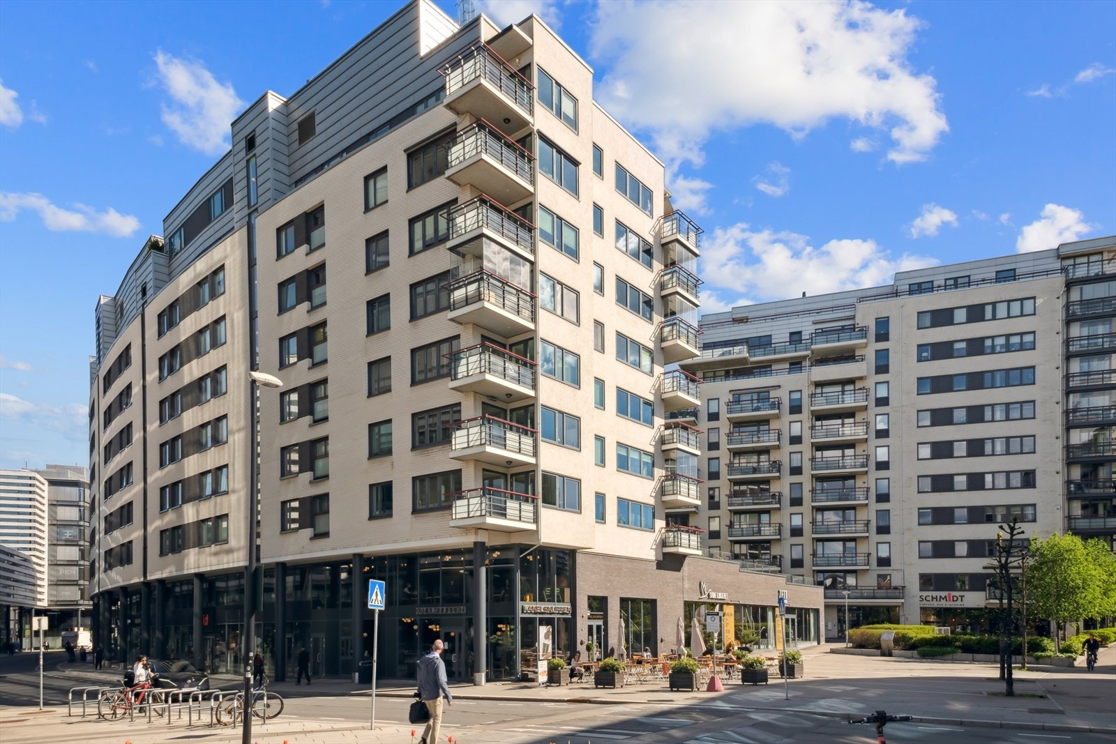 Leiligheten ligger i populære Karenslyst allé med flotte servicetilbud rett utenfor døren. Galleribilde