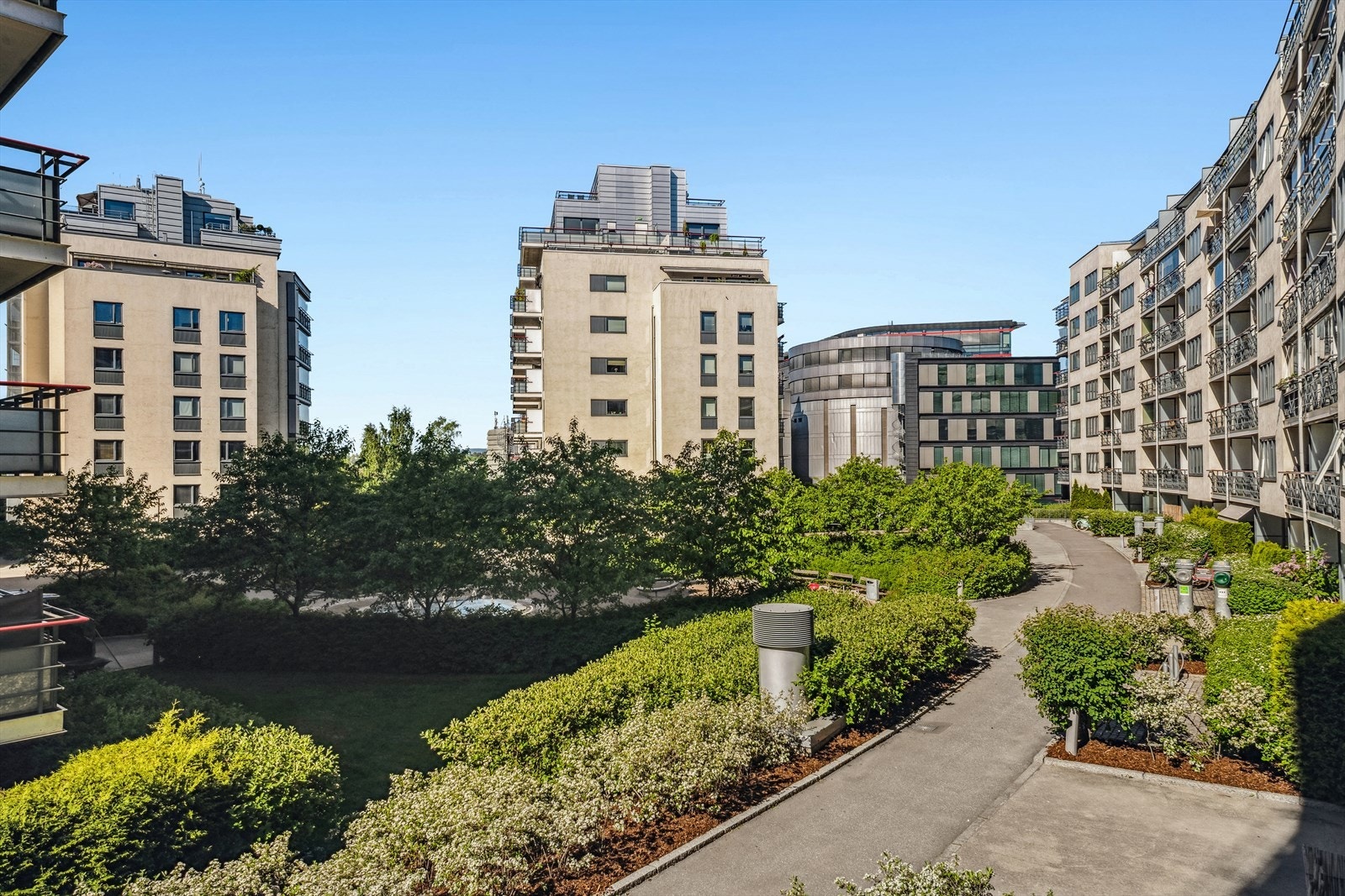 Utsikt fra balkongen mot vest. Galleribilde