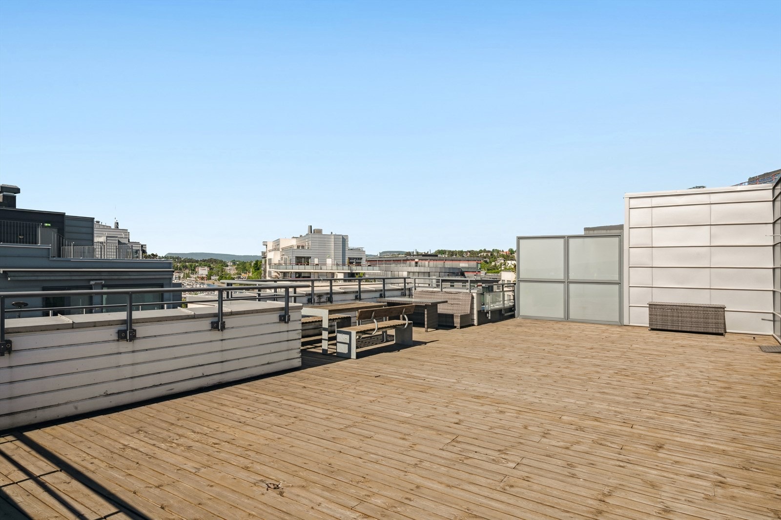 Felles takterrasse med nydelig utsikt og sol hele dagen. Galleribilde