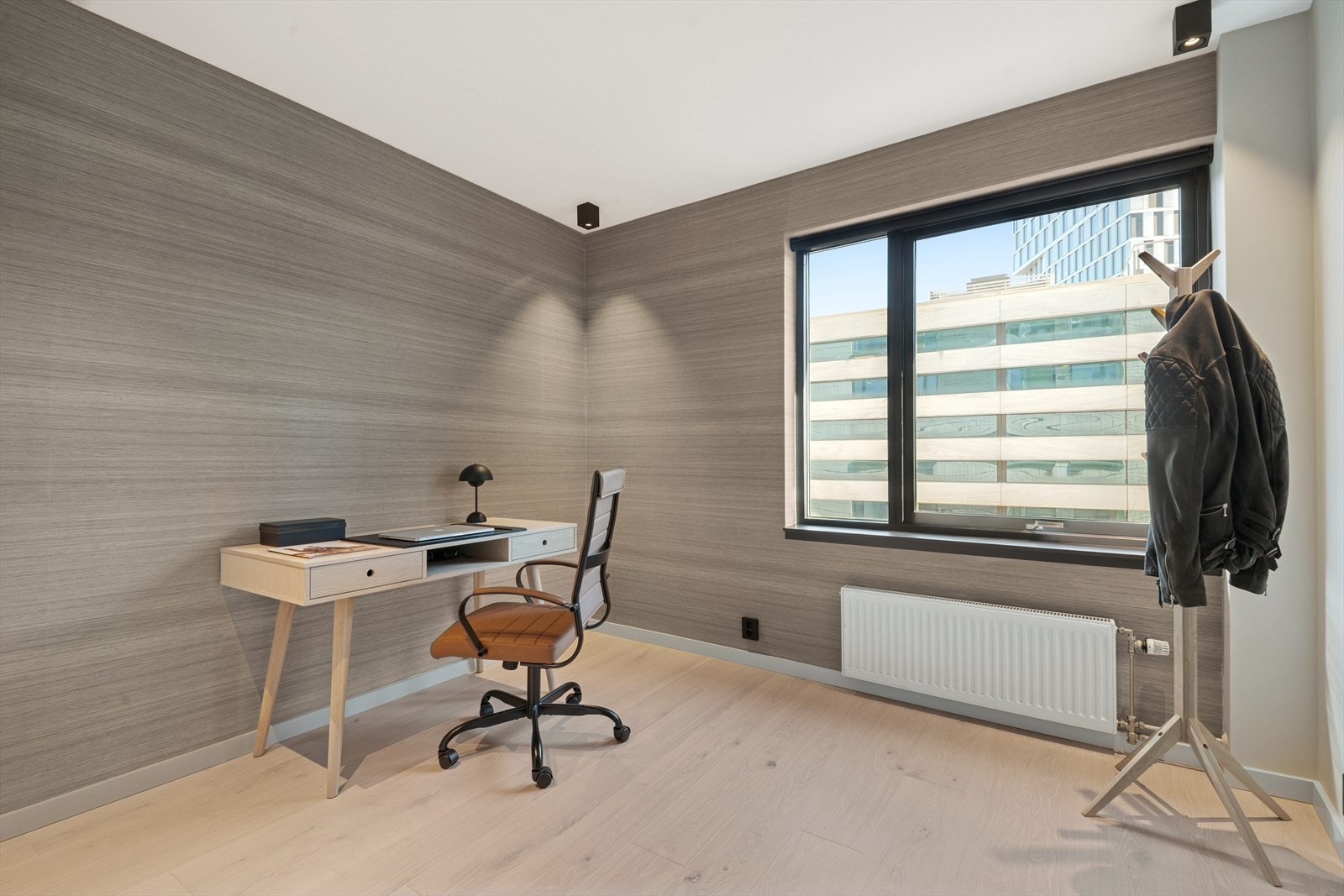 Soverom II benyttes i dag som kontor. Rommet er av god størrelse med plass til dobbeltseng og annet møblement. Galleribilde