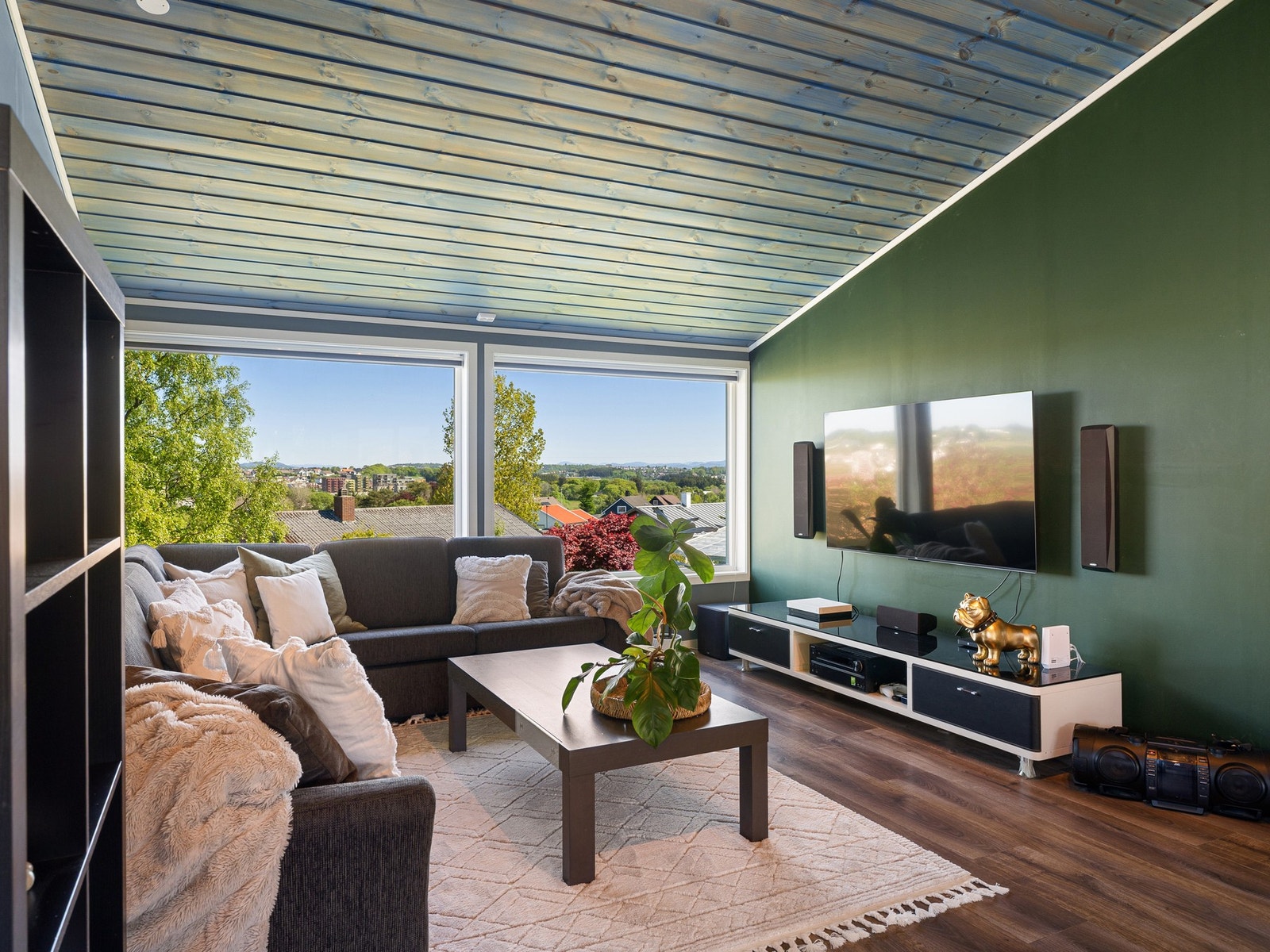 Store vindusflater gir mye lys Galleribilde