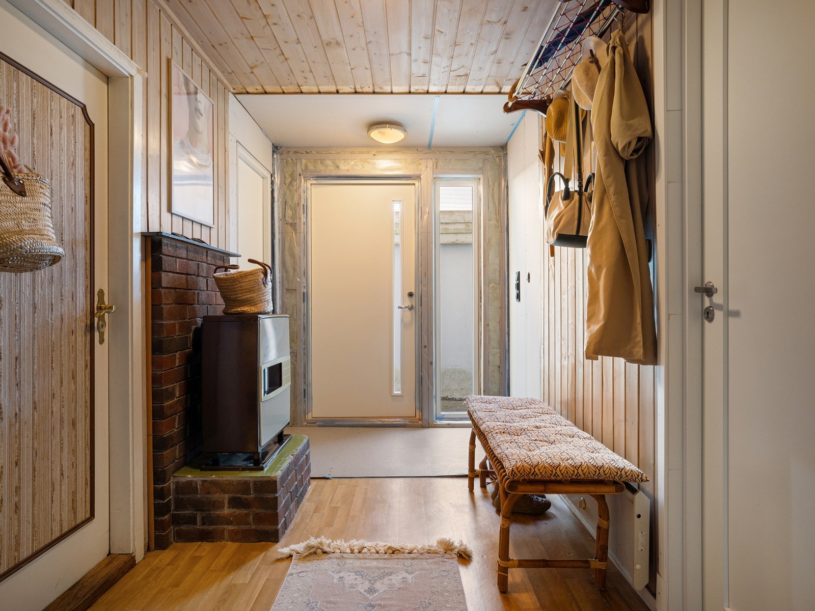 Lys og romslig entré/gang Galleribilde