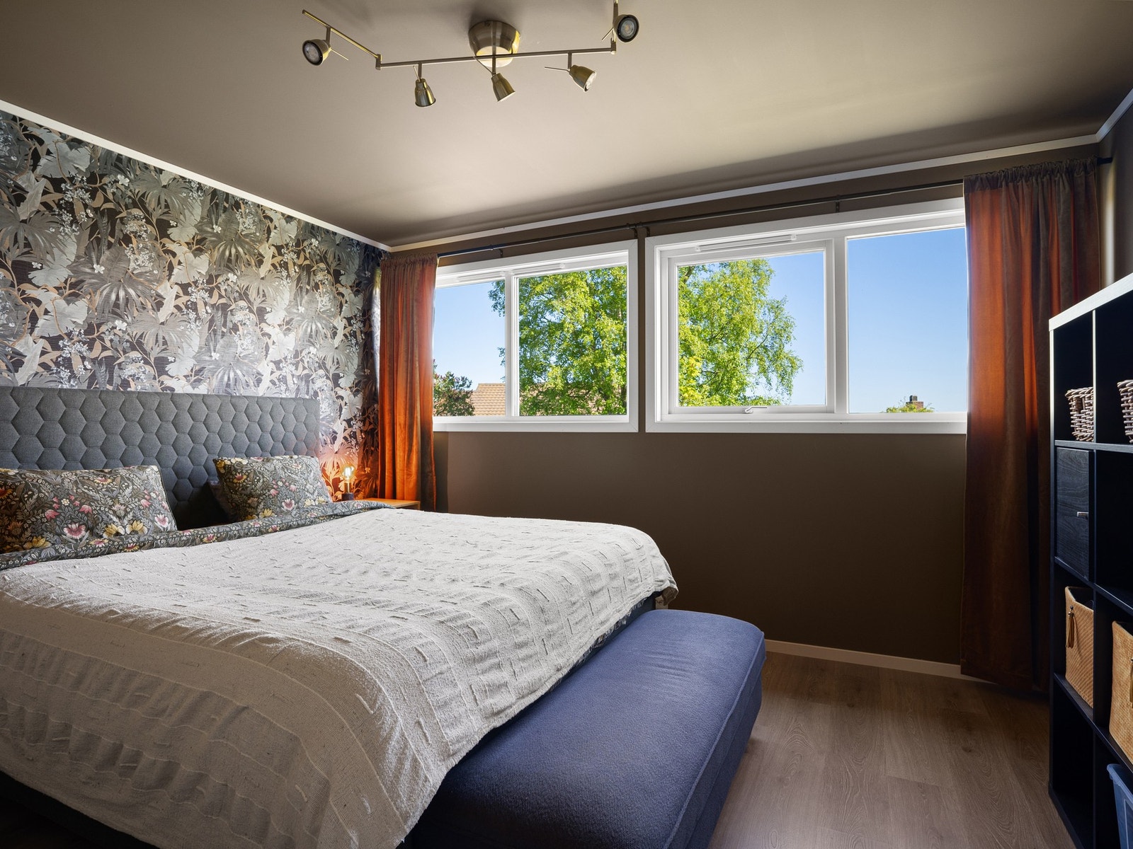 Romslig og god plass til garderobe Galleribilde