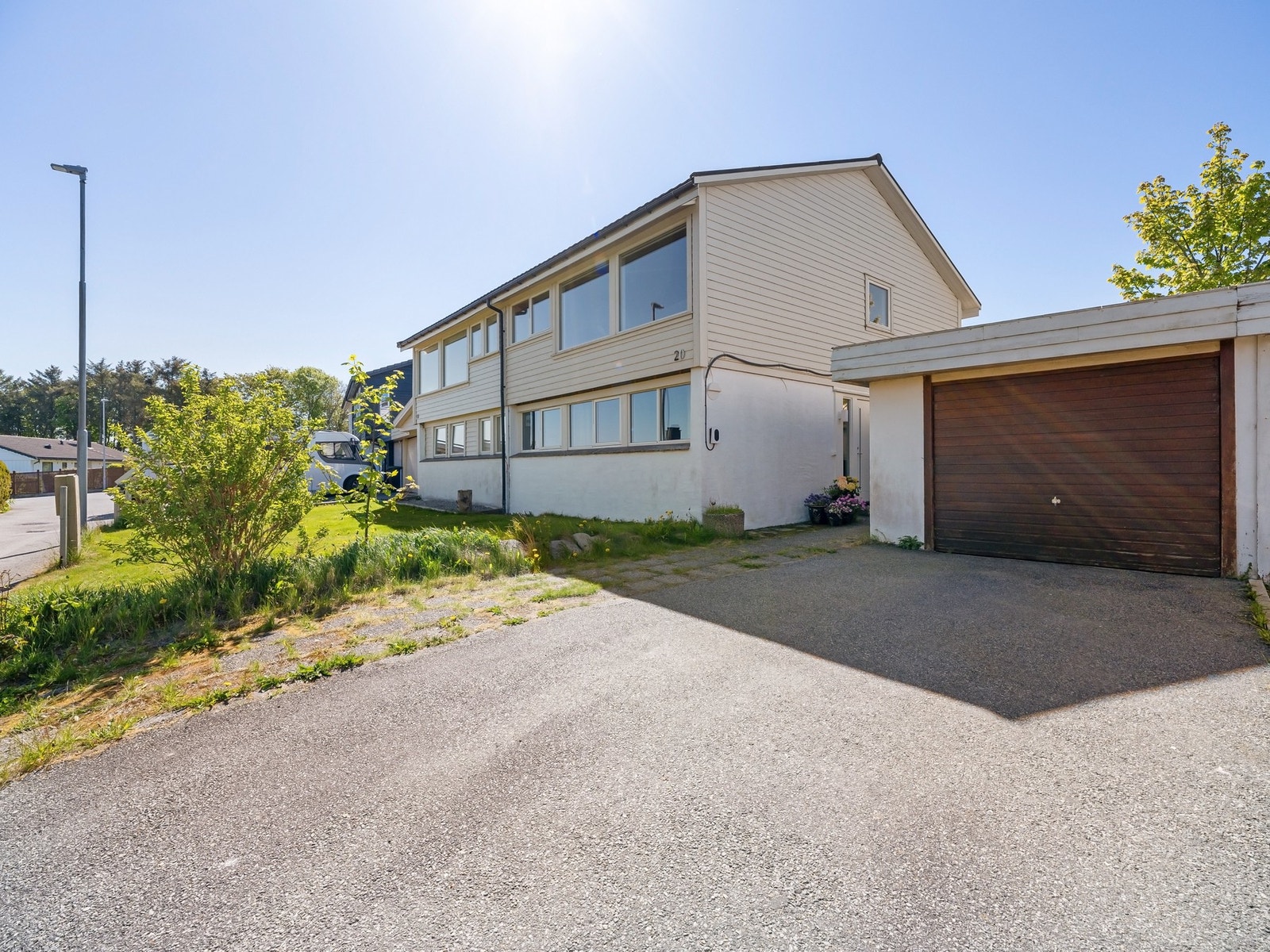 Parkering i garasje og gårdsrom Galleribilde