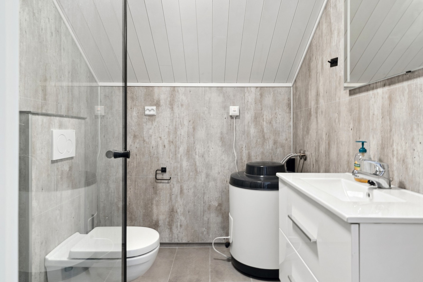 Bad loftstue - Praktisk med to bad og fire soverom Galleribilde