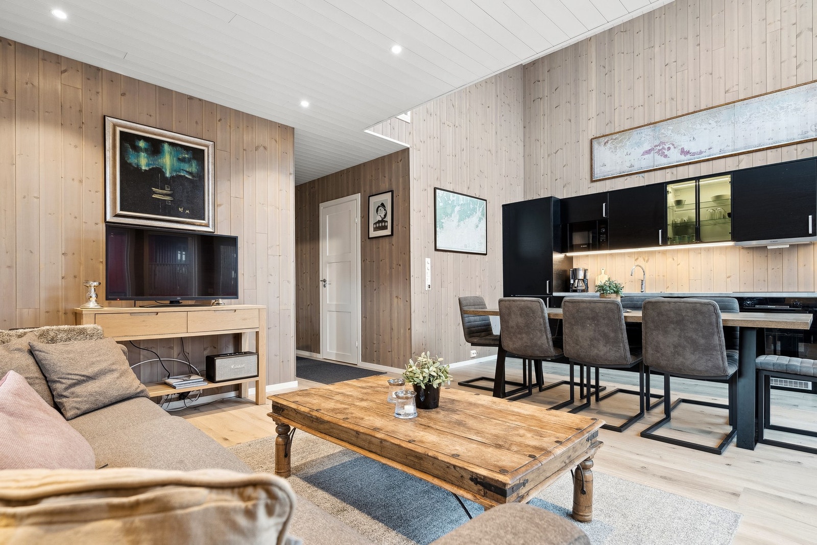 Velkommen inn! Lekre overflater og høy standard Galleribilde