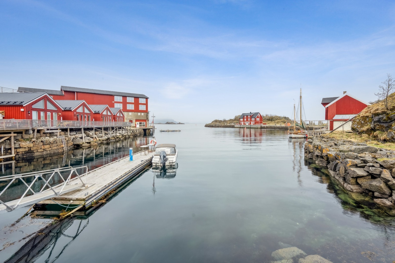 Småbåthavn noen meter fra eiendommen Galleribilde