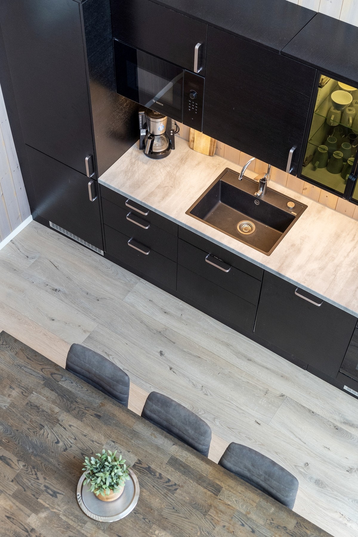 Spisestuen sett fra loftstuen Galleribilde