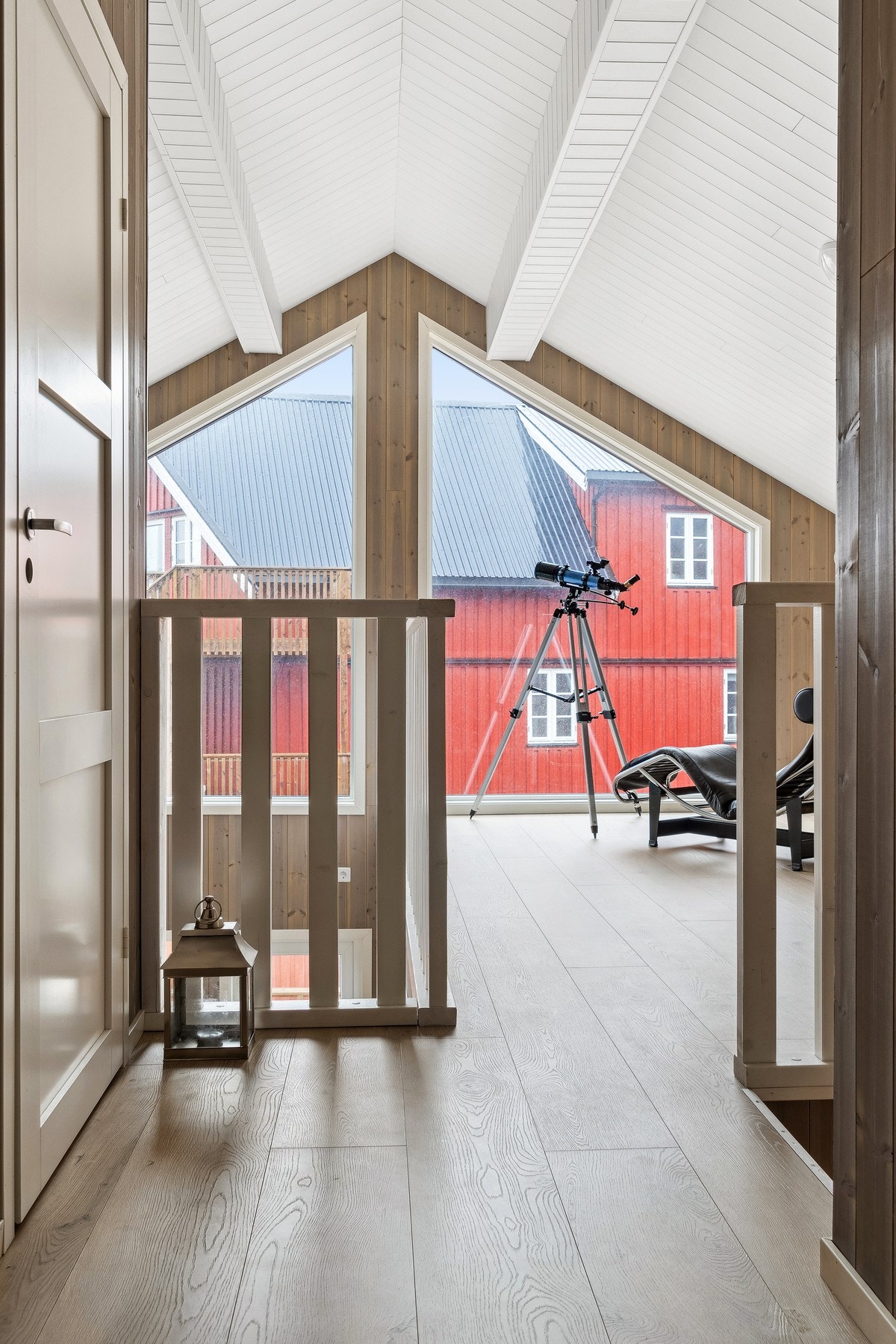 Loftstue med store vinduer Galleribilde