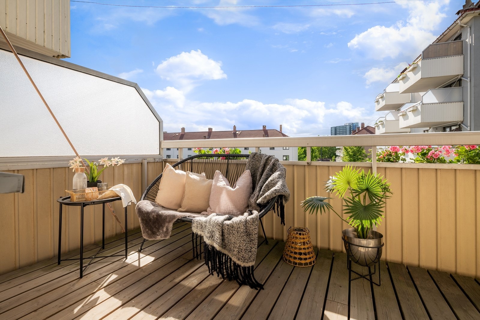 Balkongen er vestvendt og er på 7,7 m². Galleribilde