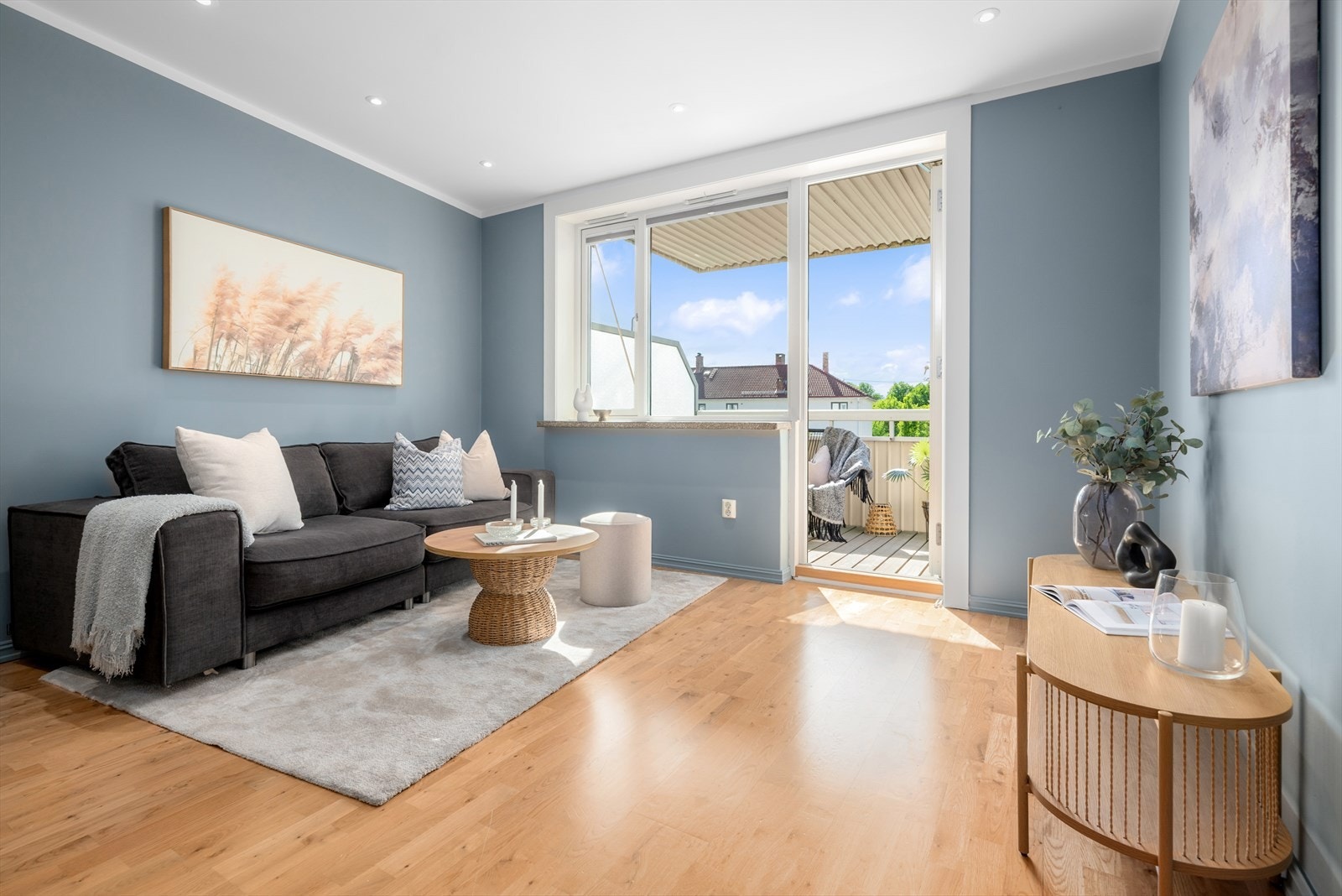 Romhøyde målt i stue er 2,41 m. Galleribilde