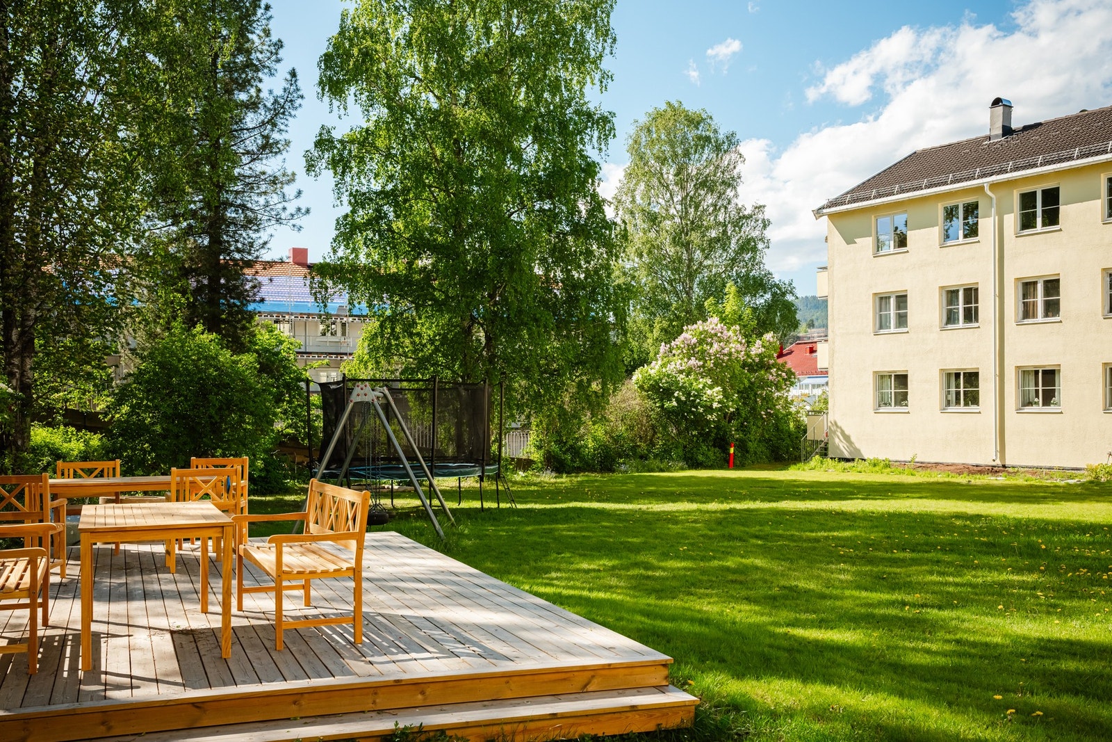 Borettslaget har flotte og idylliske fellesområder. Det er flere sittegrupper og flott tilrettelagt for alle aldersgrupper. Galleribilde