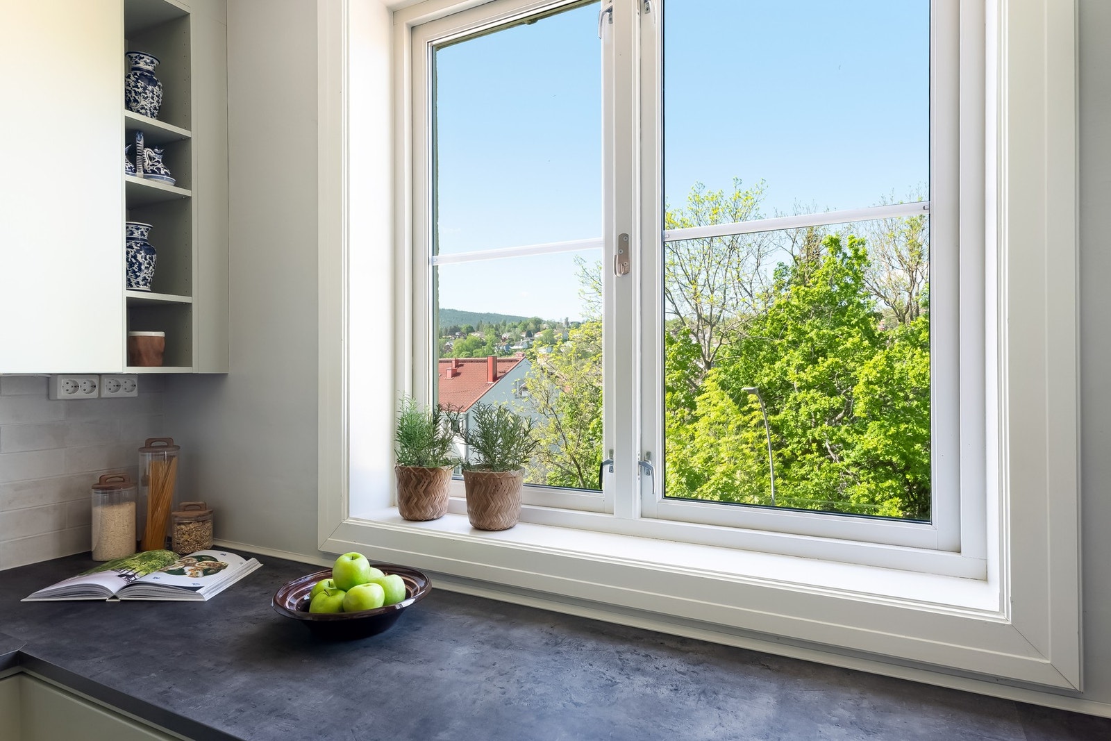 Her kan du lage mat samtidig som har utsyn til hyggelige omgivelser. Galleribilde