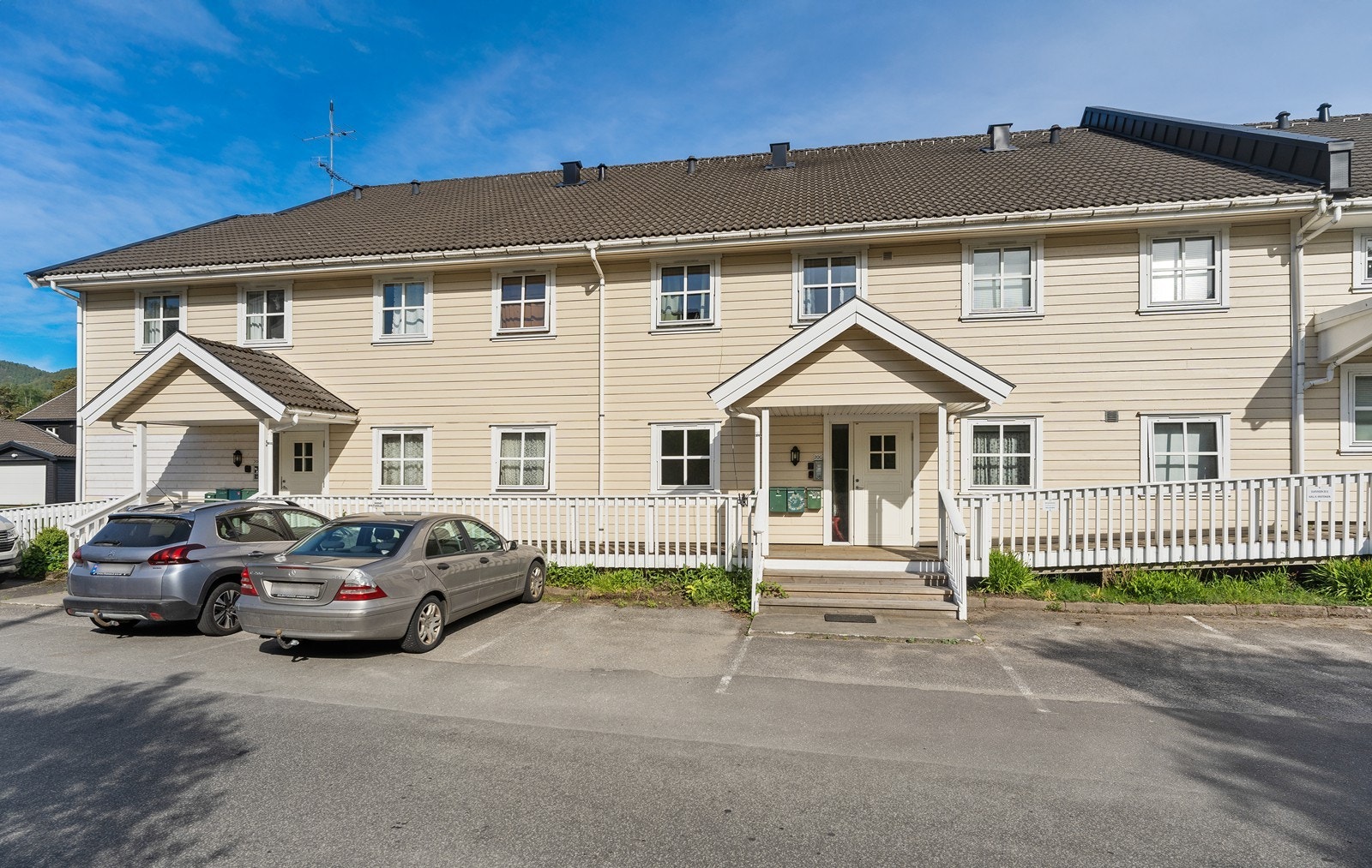 Leiligheten ligger i andre etasje med mulighet for trappefri adkomst. Galleribilde