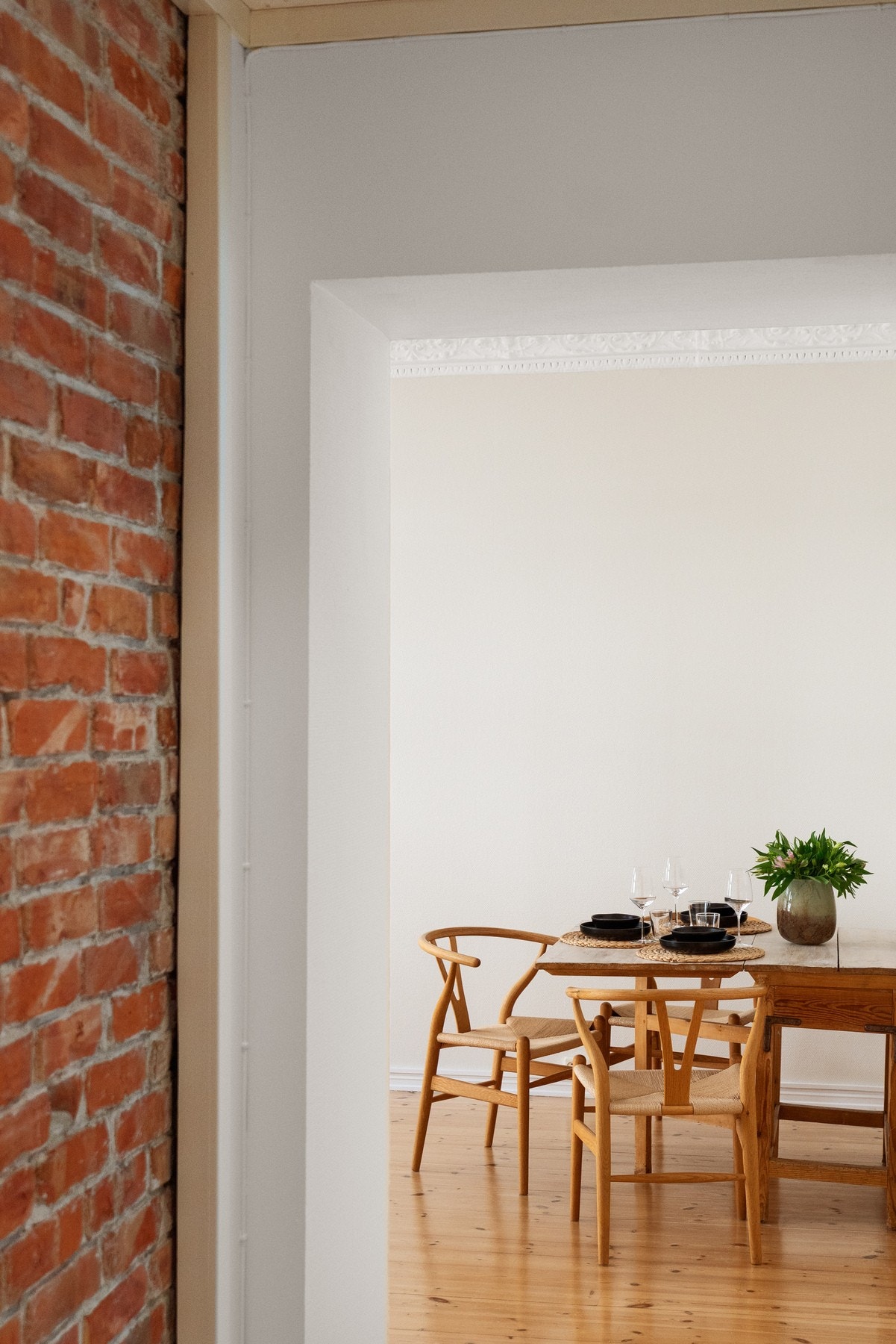 Bevart teglsteinsvegg. Galleribilde