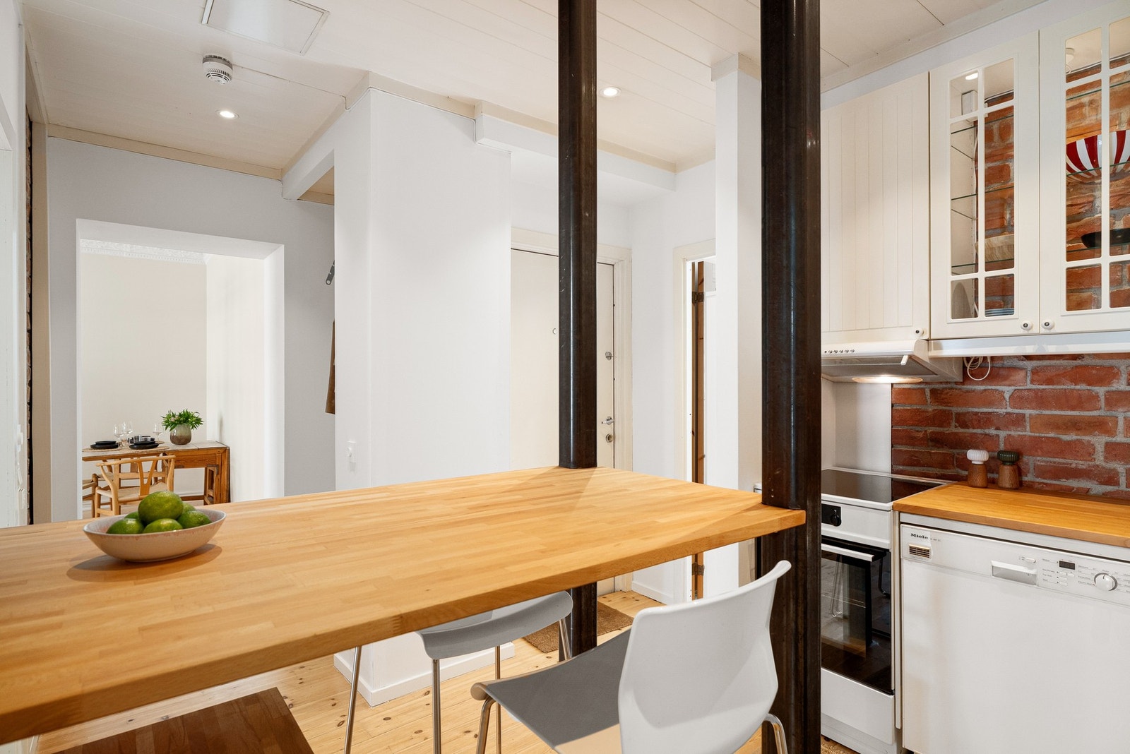 I hjertet av boligen er et hyggelig kjøkken. Galleribilde