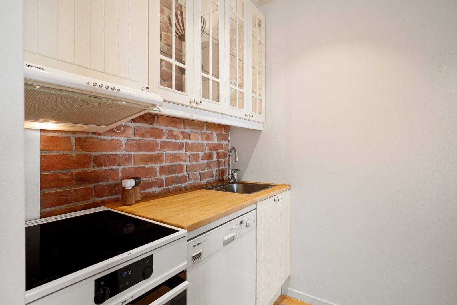 Nisje for komfyr og oppvaskmaskin. Galleribilde