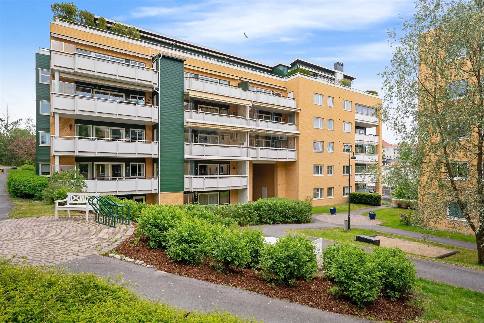 Bekkestua sentrum er trivelig og moderne med et rikt og variert utvalg av forretninger og servicefasiliteter Galleribilde