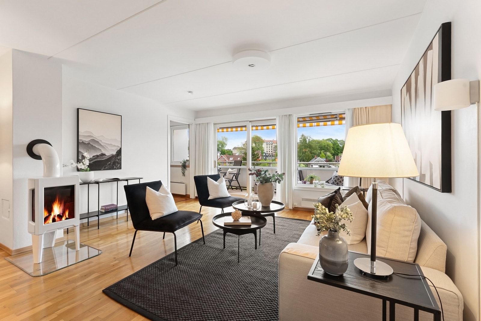 Flott 3-roms selveierleilighet med svært sentral og attraktiv beliggenhet midt i sentrum av Bekkestua Galleribilde