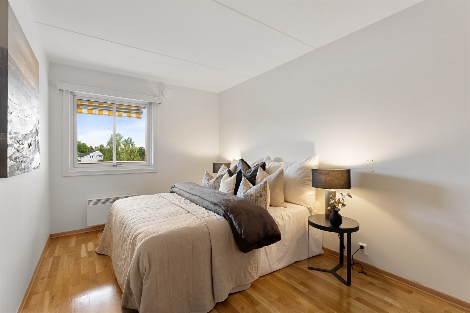 Leiligheten har to gode soverom, begge med plass for seng, skap og annet passende møblement Galleribilde