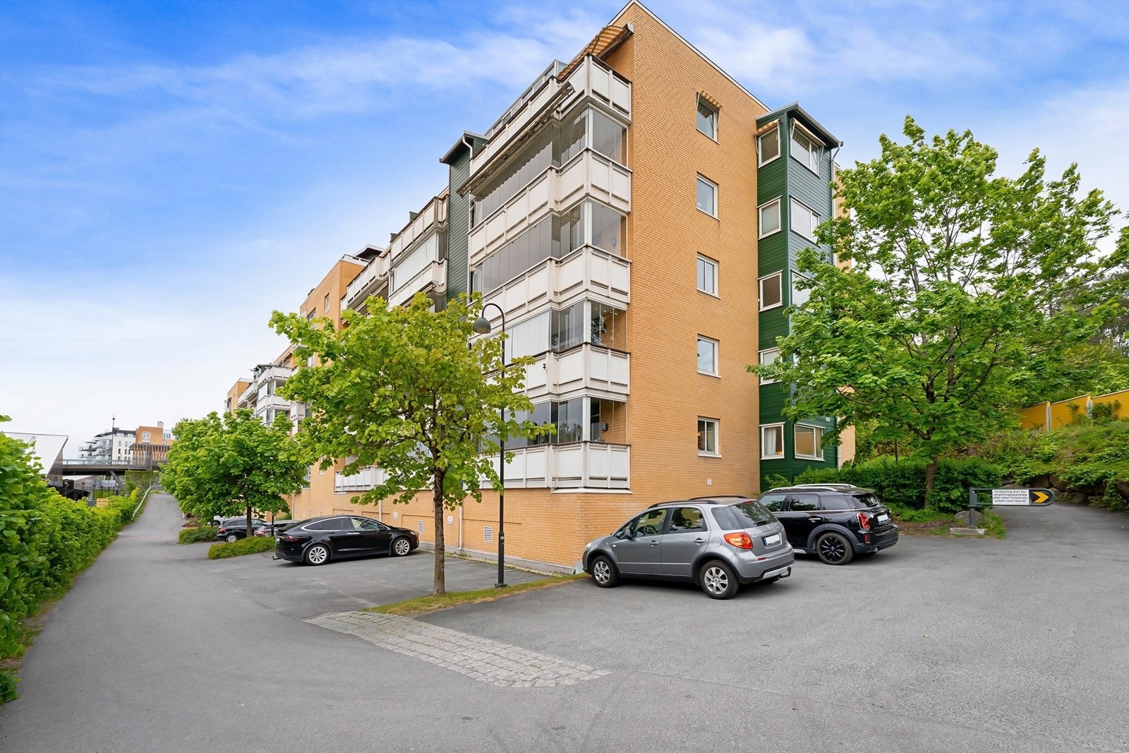 Leiligheten har en meget sentral og attraktiv beliggenhet sentralt i sentrum av Bekkestua Galleribilde