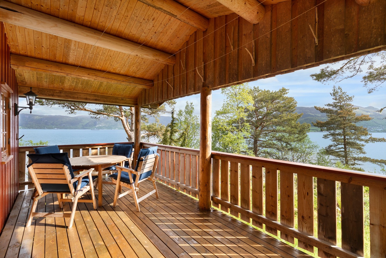 Her kan man nyte både roen og utsikten uansett vær! Galleribilde