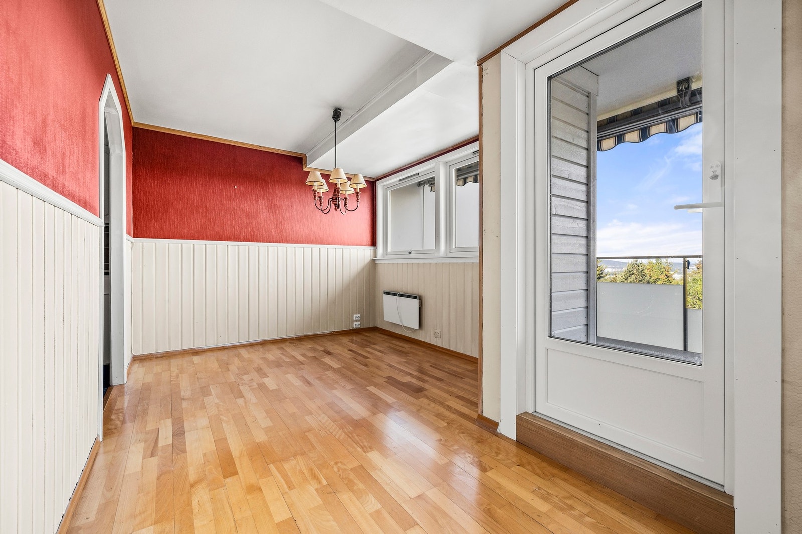 Fin plass til spisestue i tilknytning til kjøkken. Galleribilde