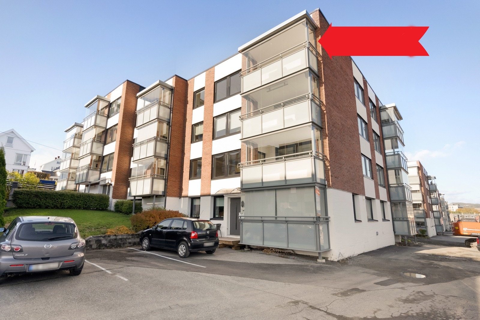 Fantastisk beliggenhet i toppetasjen med flott utsikt mot Helgøya og Mjøsa! Galleribilde