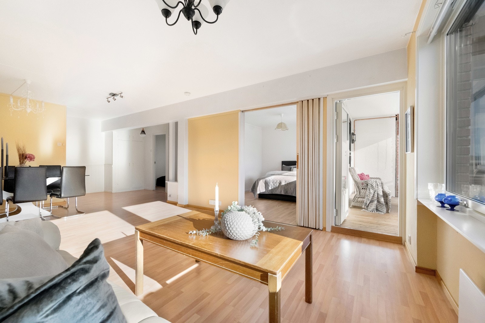 Utgang til balkong fra stue. Galleribilde