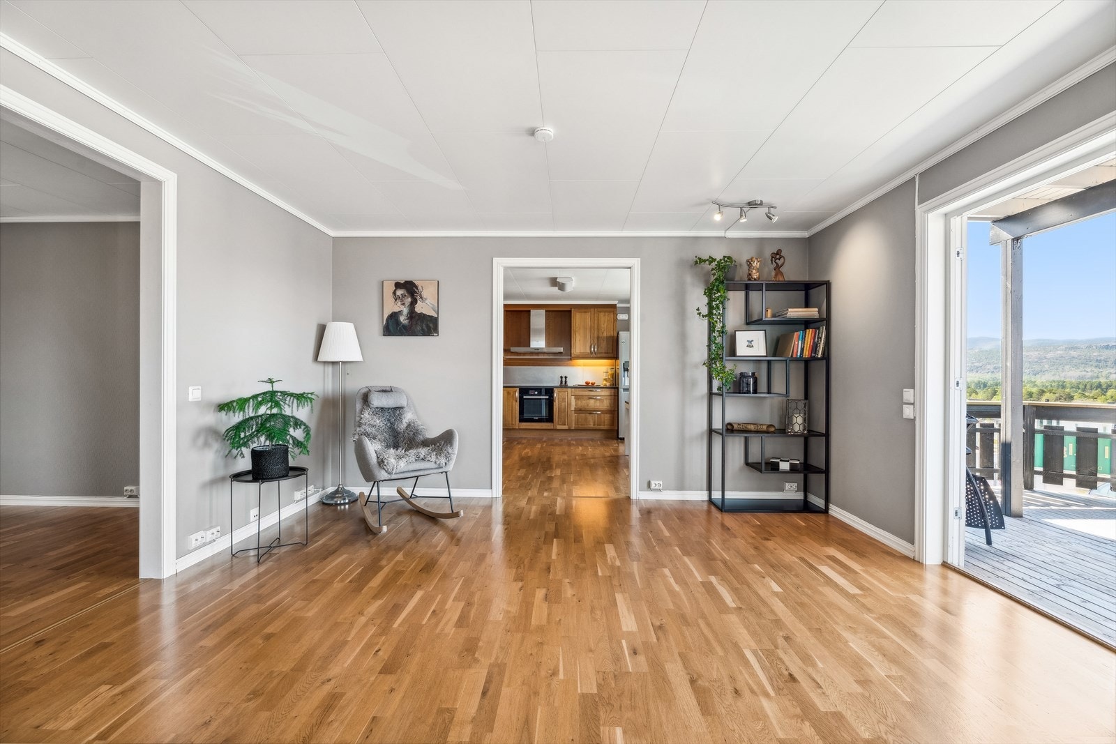 Fra stuen er det videre utgang til balkong Galleribilde