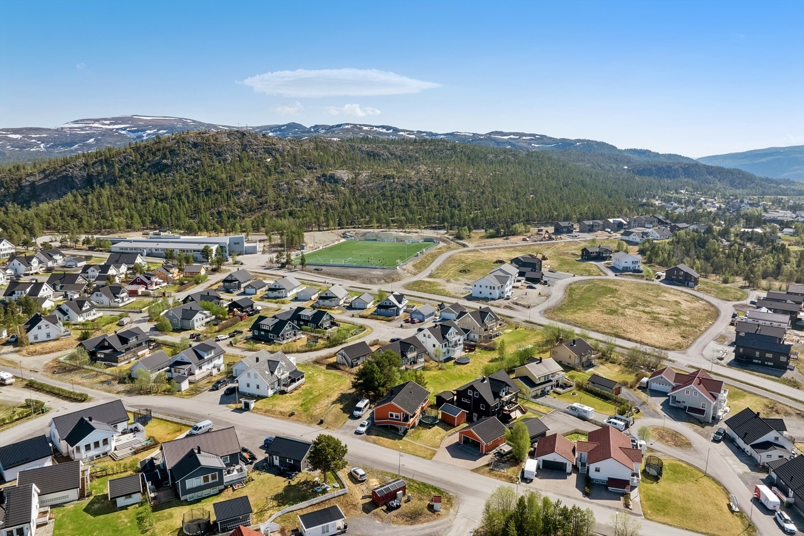 Nærområdet byr på fantastiske tur- og rekreasjonsmuligheter, både sommer som vinter. Galleribilde