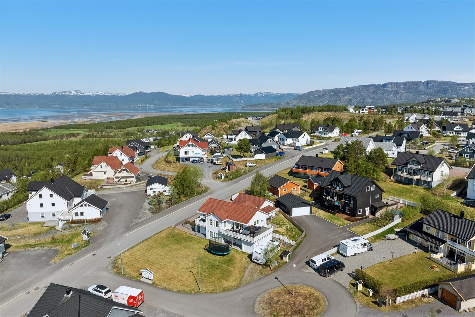 Her har en gangavstand til både skole og barnehage Galleribilde